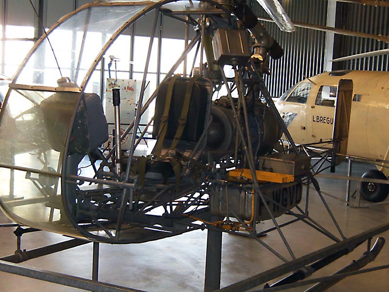 Hall Hélicoptère au Musée du Bourget ... Djinn10