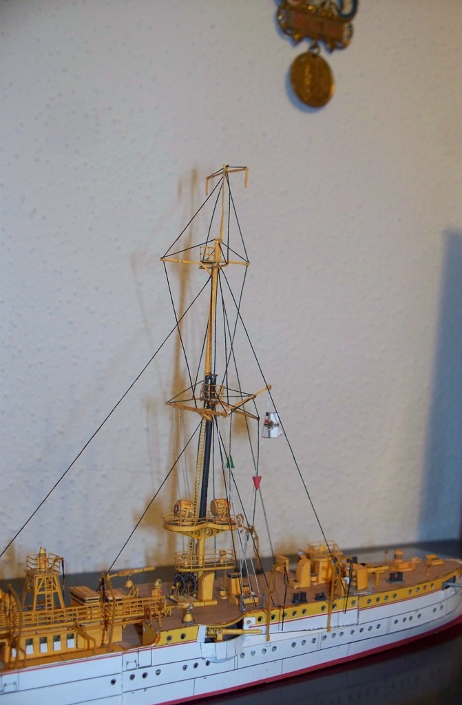 SMS Emden im Tropenanzug Kartonmodell HMV-Verlag 1:250 mit Lasercutteilen FERTIG - Seite 8 Emden_19