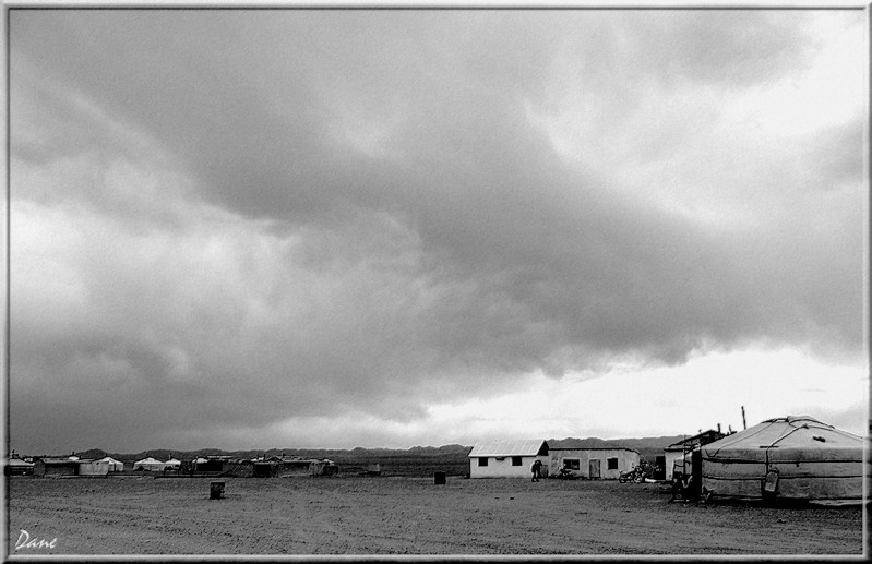 la Mongolie...Village désolé, les enfants , 1_mong24