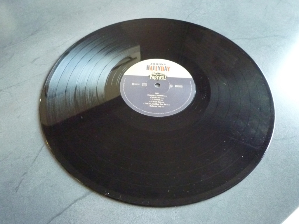 33 tours "Johnny Hallyday-surprises parties" édité par WAGRAM P1620145