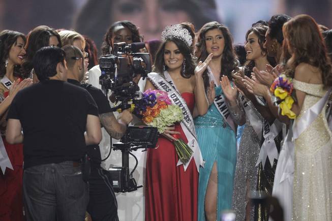 The Official Thread of Ximena Navarrete- MISS UNIVESE 2010 - MEXICO - Page 8 Lav20_10