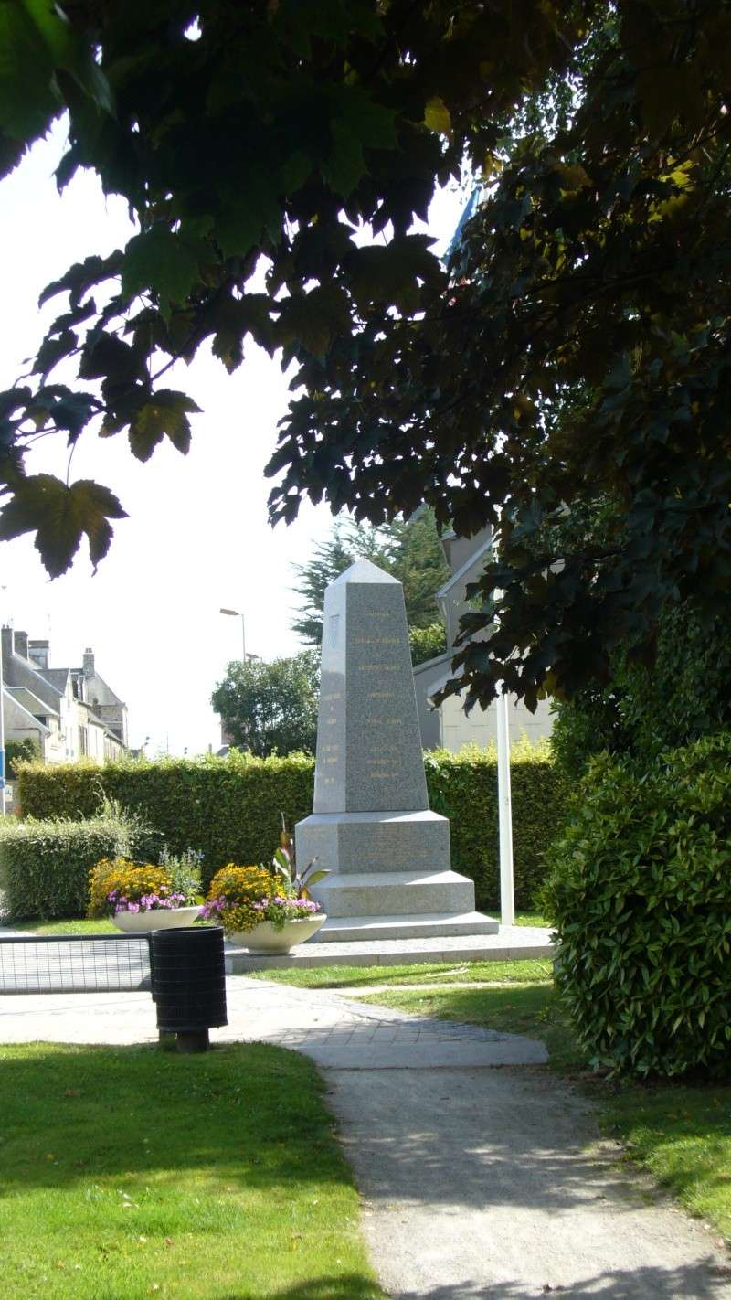Monument WW2 - La Haye-du-Puits ( Manche - Normandie )  P1080919