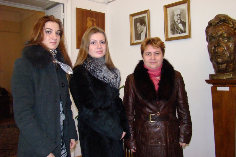 Intalnire cu membri ai Societatii pentru Cultura Romaneasca "Mihai Eminescu" din regiunea Cernauti si cu alti romani basarabeni Cenacl35