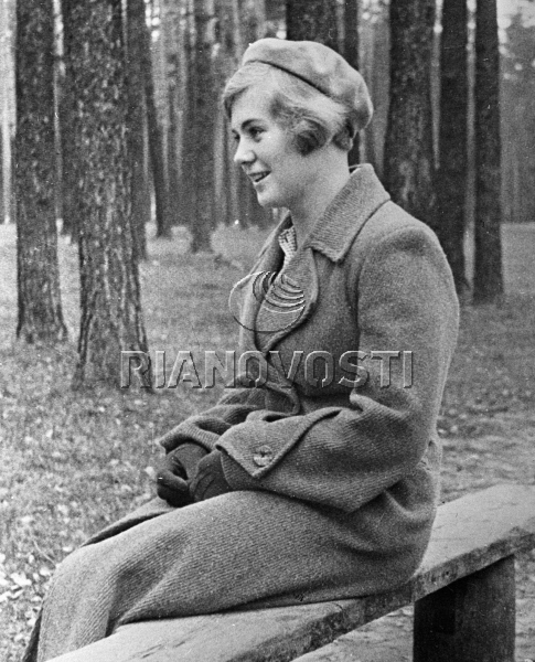 Zoya Kosmodemyanskaya,Heroine et martyre russe (2012) A414