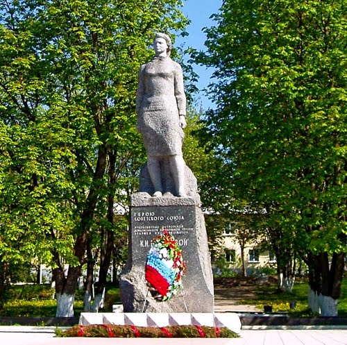 Zoya Kosmodemyanskaya,Heroine et martyre russe (2012) Pendai11