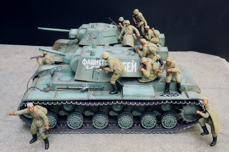 Tres beaux tanks au 1/35e Tank_r15