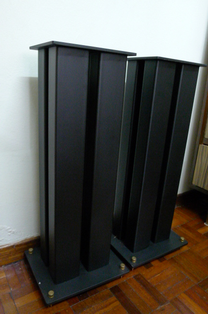 24 inch speaker stands SOLD P1070146