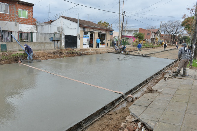 Malvinas Argentinas: obra en las calles Morse y Maure. Pma_5010