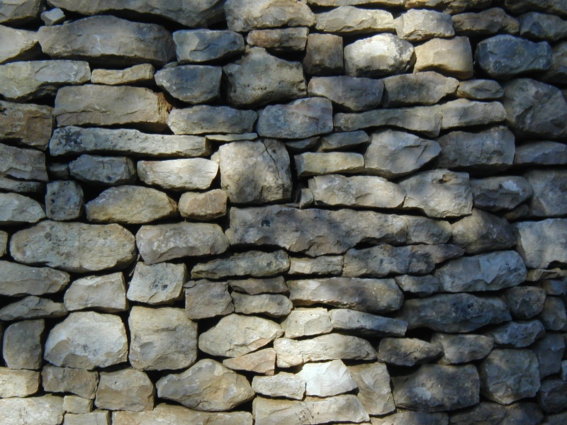 Mur de bâtiment en pierre sèche P9130011