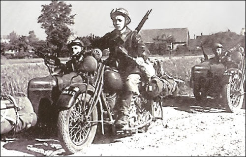 Tenue des troupes motorisées - Page 3 Btjucg10