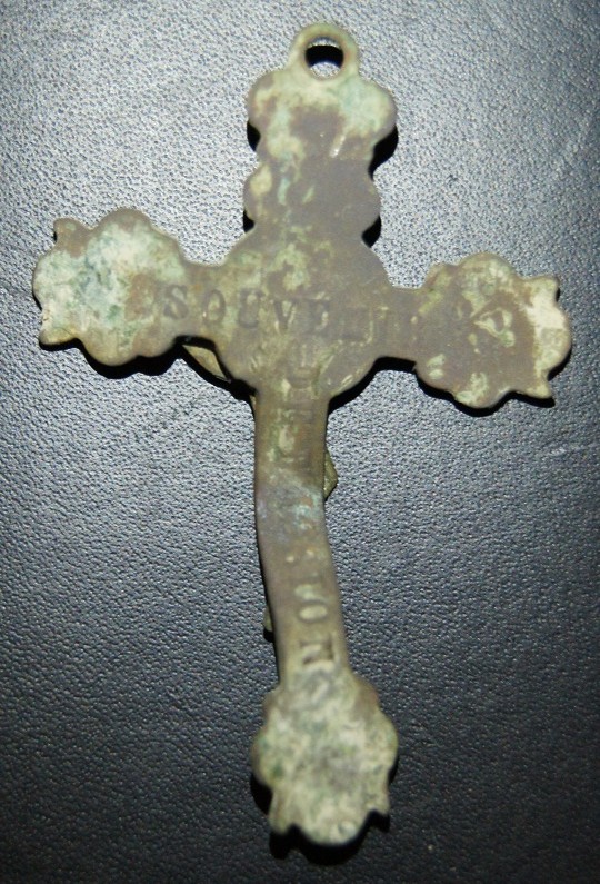 crucifix souvenir de mission Dsc02511