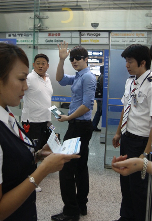 [photos] Hyung Jun at Incheon Airport going to SG 9a031c10