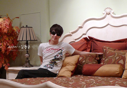 [info+photos] Hyung Jun bought new furniture at Mirage Hjb_mi17