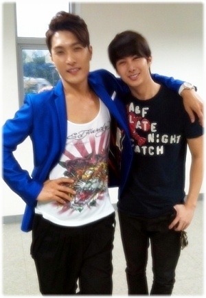 [photo] Hyung Jun with MC Kim Ki Soo Hjb_n_10