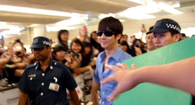 [photos] Hyung Jun at Changi Airport SG Hyungj13