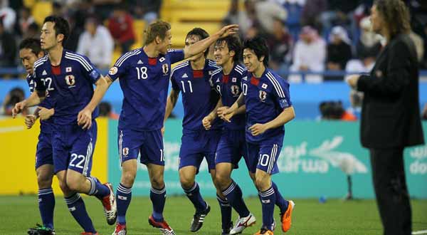 اليابان تطيح بقطر من البطولة بعشر لاعبين  Ouusoo10