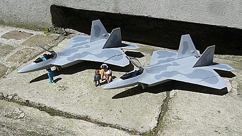 De magnifiques photographies de dioramas de Vols d'avions de chasse Playmobil. Raptor10