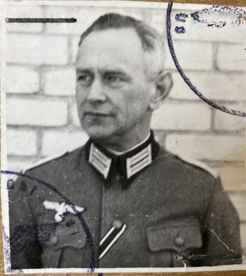 Soldbuch d'un Officier interprète des Ostruppen RUSSIE BRETAGNE 1942-45 Img_1619