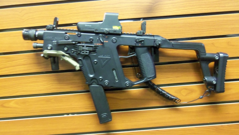 KWA KRISS Vector SMG airsoft gun in person!!!! 102_0718