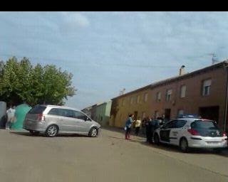 accidente de coches en una calle del pueblo de Villamarco  Img-2010