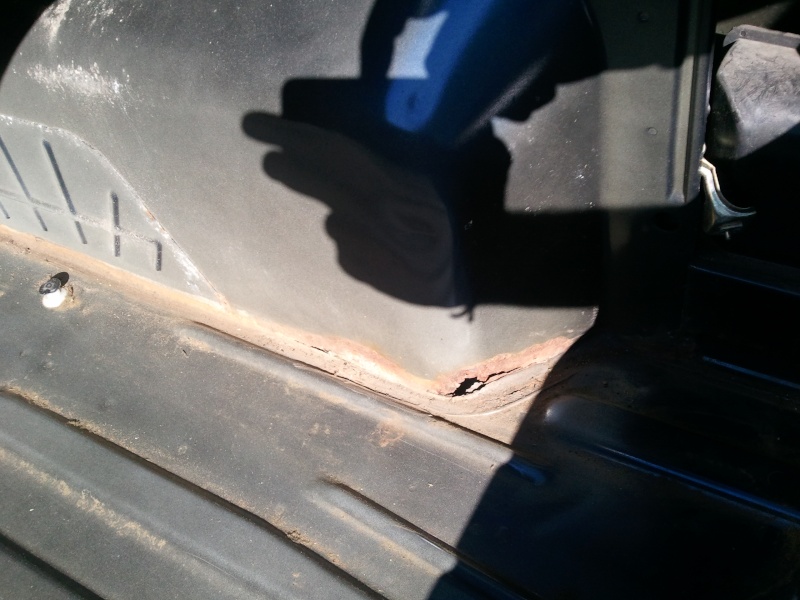 Ma 405 prend l'eau!!! cause: carrosserie ET rouille perforante dans le coffre 2012-014