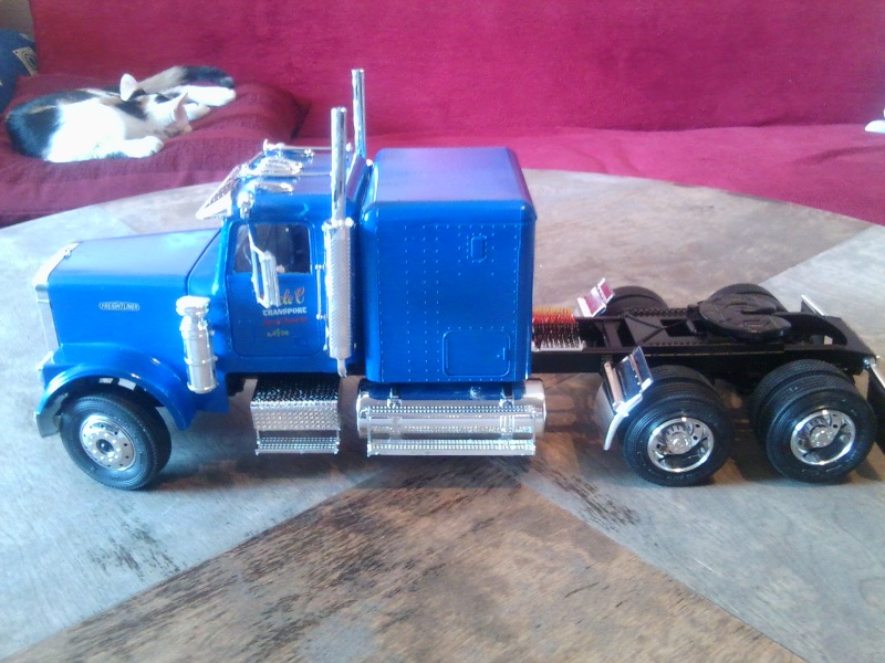 Freightliner Conventional von Revell. Foto0115