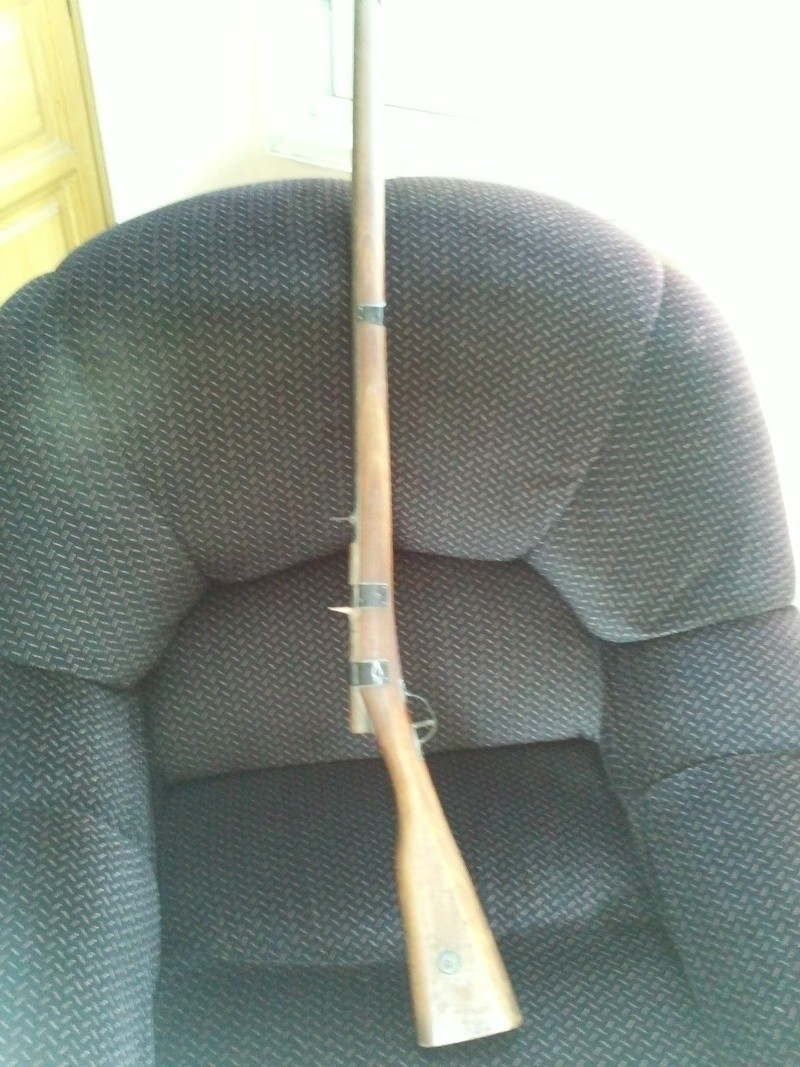 fusil en bois combier valence , dans grenier d'une ecole ... Img30210