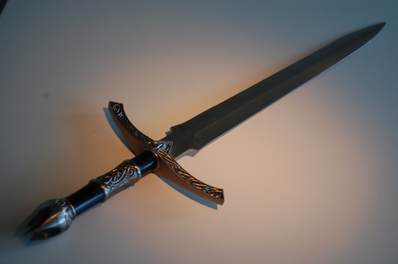 A vendre épée Seigneur Nazgul SEIGNEUR DES ANNEAUX Dsc_3811