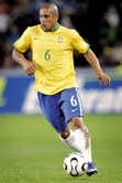 البرازيلي روبرتو كارلوس يعتزل اللعب  Jjjjjj11