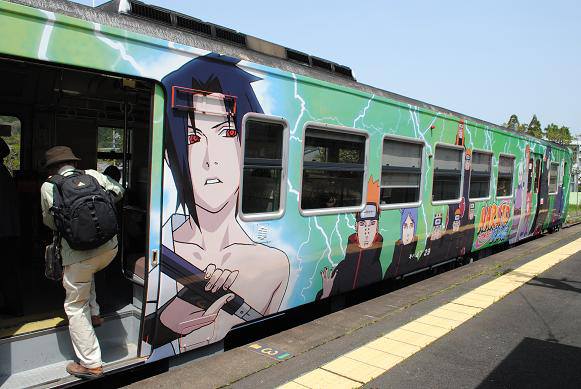 [PIC] Những chiếc xe lửa được "ita hóa" với chủ đề "Naruto" 811