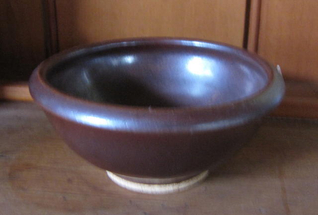 bowl - Is this Van der Putten?  No it's not Andrew's mark. Unknow12