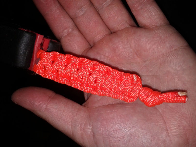 Porte-clés paracord + stick lumineux Img_2011