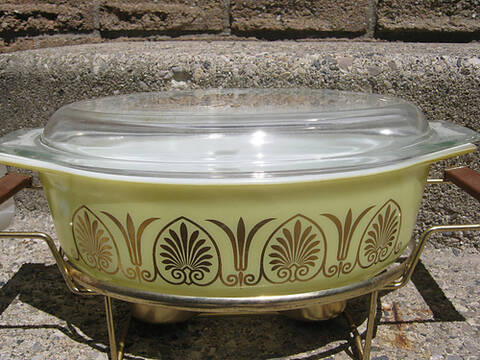 Vintage Pyrex Barbed Wire Divided Casserole Dish With Lid