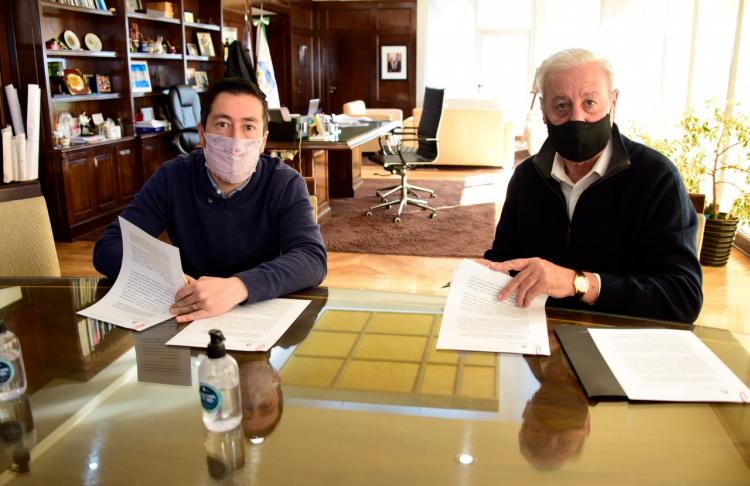 Malvinas Argentinas: Leo Nardini y Guillermo Oliveri firman convenio.  62ouqp10