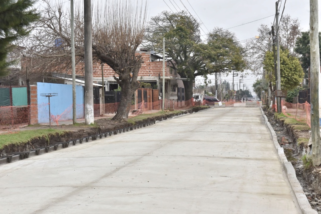 Malvinas Argentinas: pavimentan las calles Patricias Mendocinas y Ricardo Rojas Img-2121