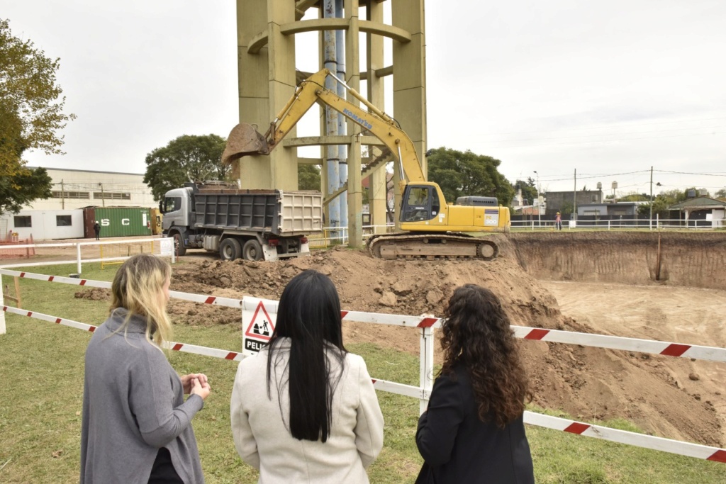 hace - Malvinas Argentinas: Y un día se hace realidad. Obra de la nueva cisterna. Img-2292