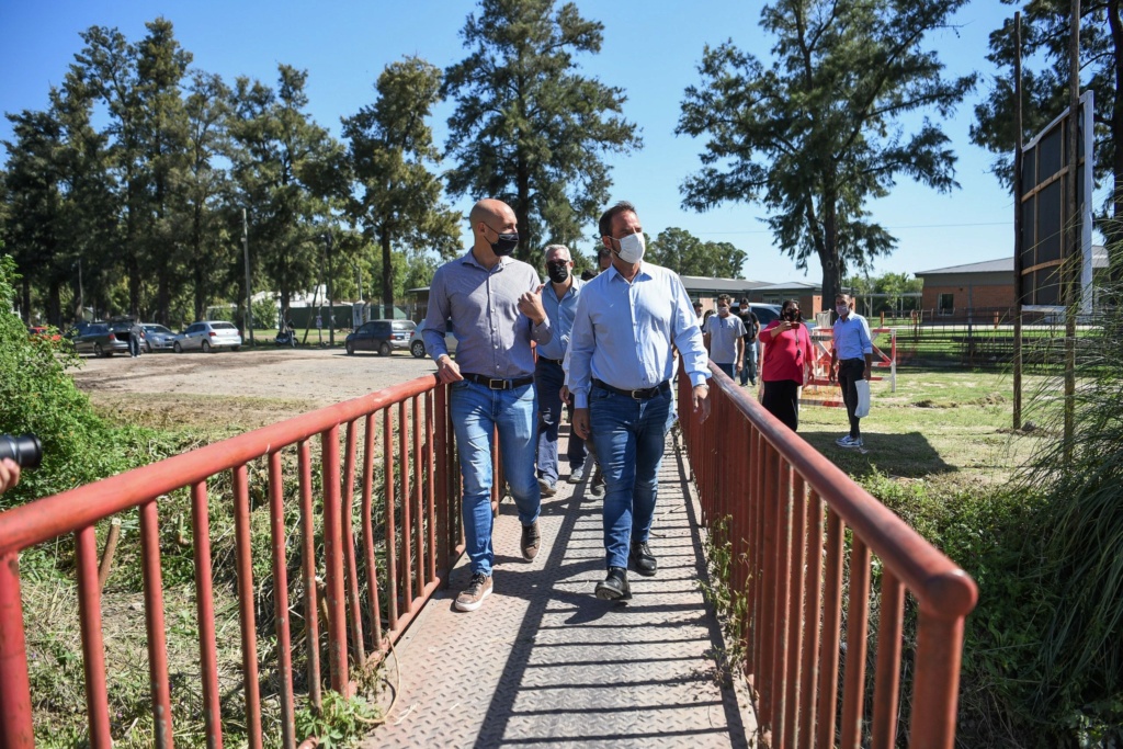 Escobar: puente vial sobre el arroyo Garín y pavimentación de la calle Independencia. Obra-210