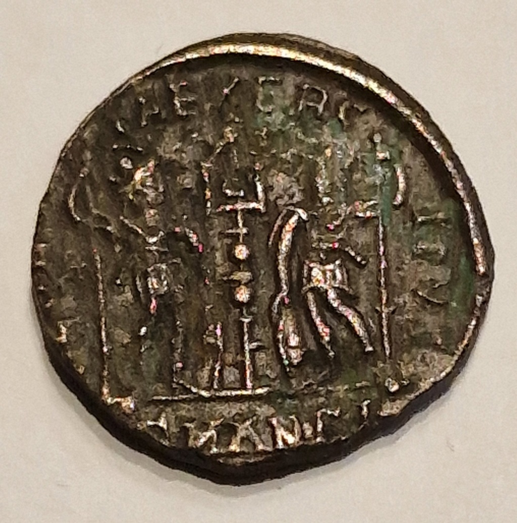 AE4 de Constantino II. GLORIA EXERCITVS. Antioquía 20231117