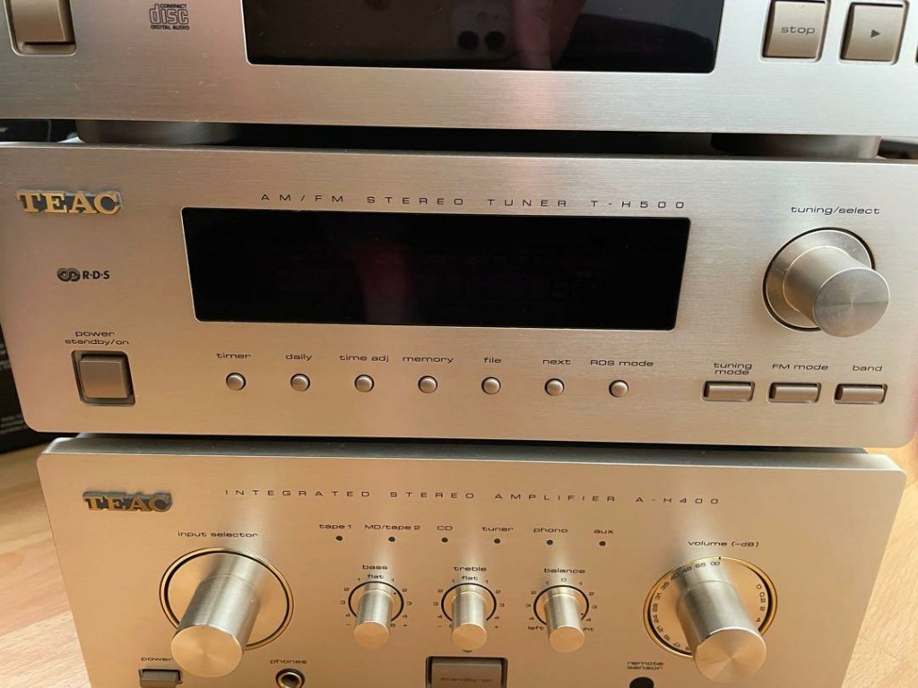 Teac Reference audio integrated amplifier, CD player, tuner Teac_r11