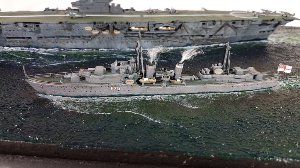 HMS Ark Royal + HMS Eskimo 1/720 20181145