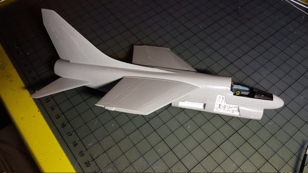 [Montage fini] A-7E Corsair II - 1/72 - Page 3 20191266