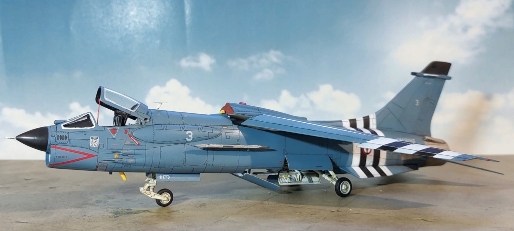 Vought F-8P Crusader Aéronavale [Academy 1/72°] de GHK 20231013