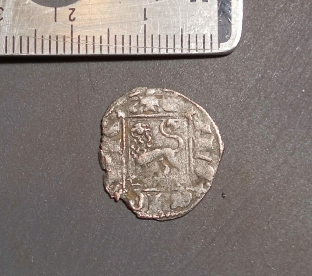 Dinero noven de Alfonso XI. Sevilla (1330/4 d C.) Whatsa12
