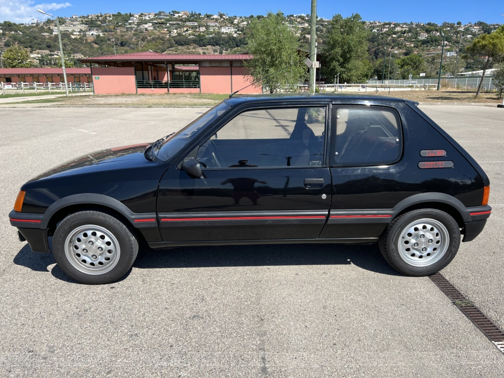 [06] 205 GTI 1L6 - 115 cv - AM90 - NOIR 089ac710