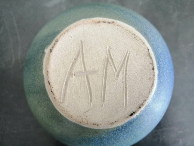 Vase boule signé A M à identifier 33680310