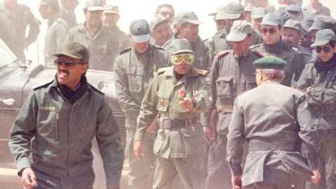 Visite Feu SM Hassan II au Sahara - Mars 1985 Guerre11