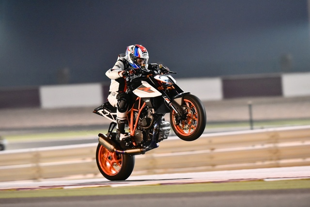 COMMUNIQUE : KTM SUPERDUKE 1290 CUP : du lourd ! 017-kt10