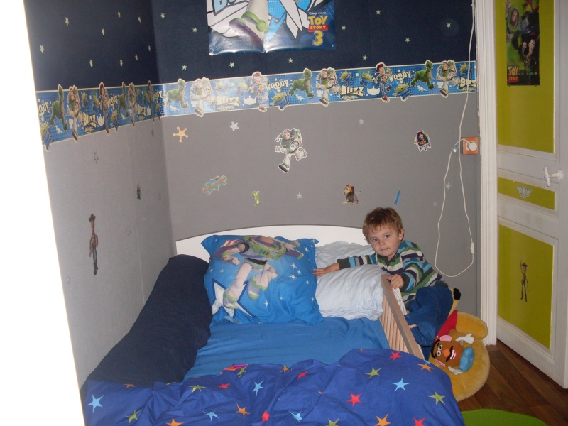 La chambre de mon loulou, fan de Buzz et Woody... Sdc12812