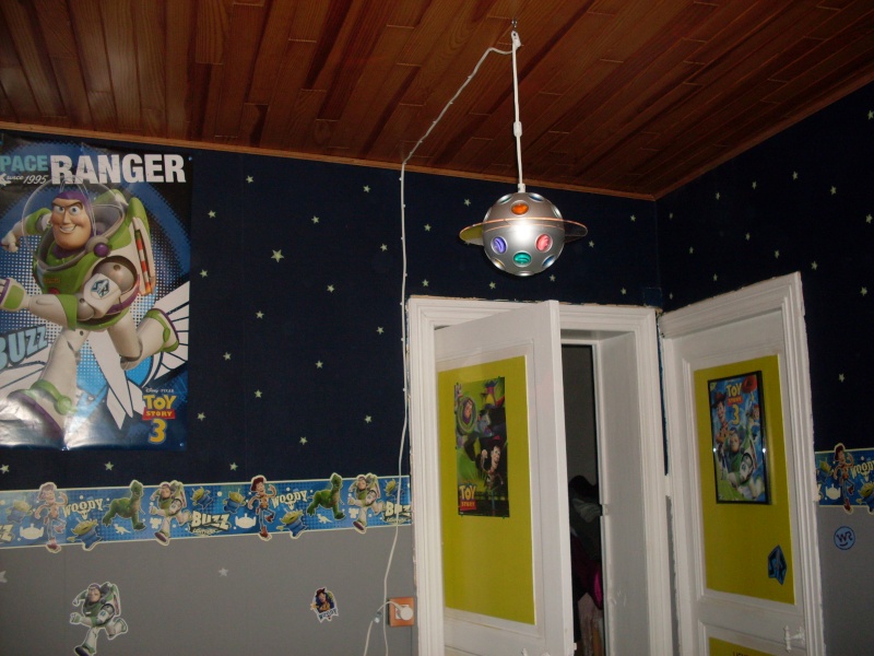 La chambre de mon loulou, fan de Buzz et Woody... Sdc12813