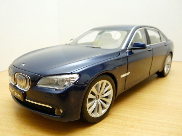 Nouvelles sorties 1/18 IEME - Page 5 Bmw_7_17